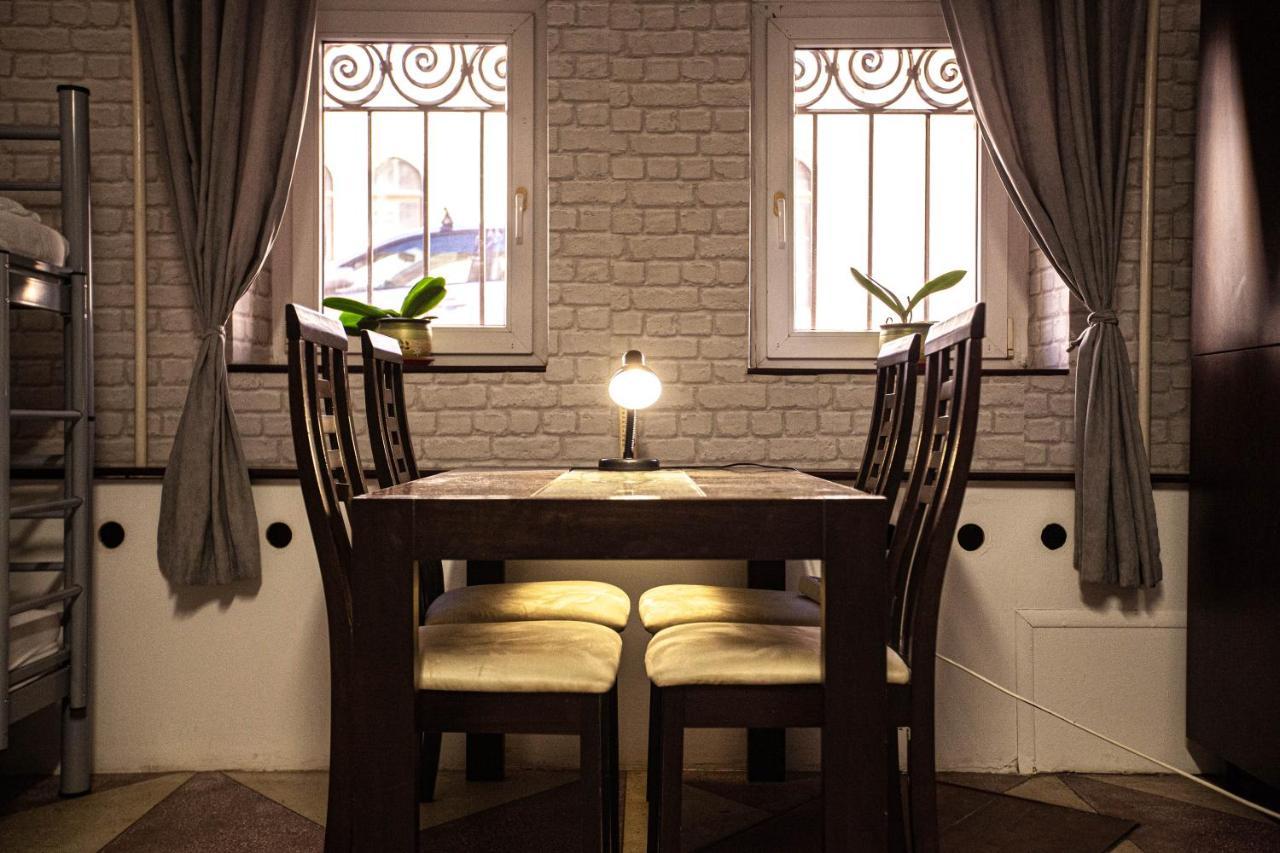Eminem Central Guesthouse Oradea Extérieur photo