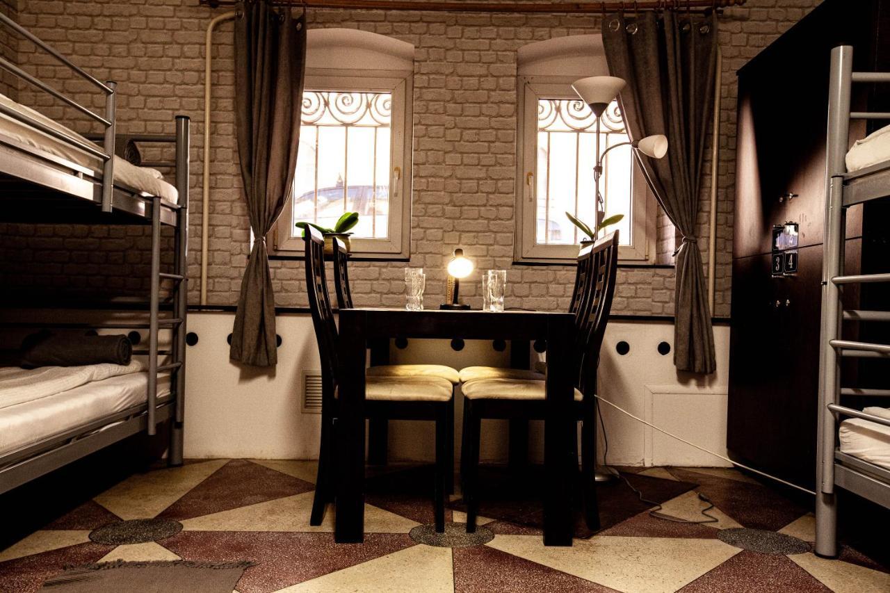 Eminem Central Guesthouse Oradea Extérieur photo