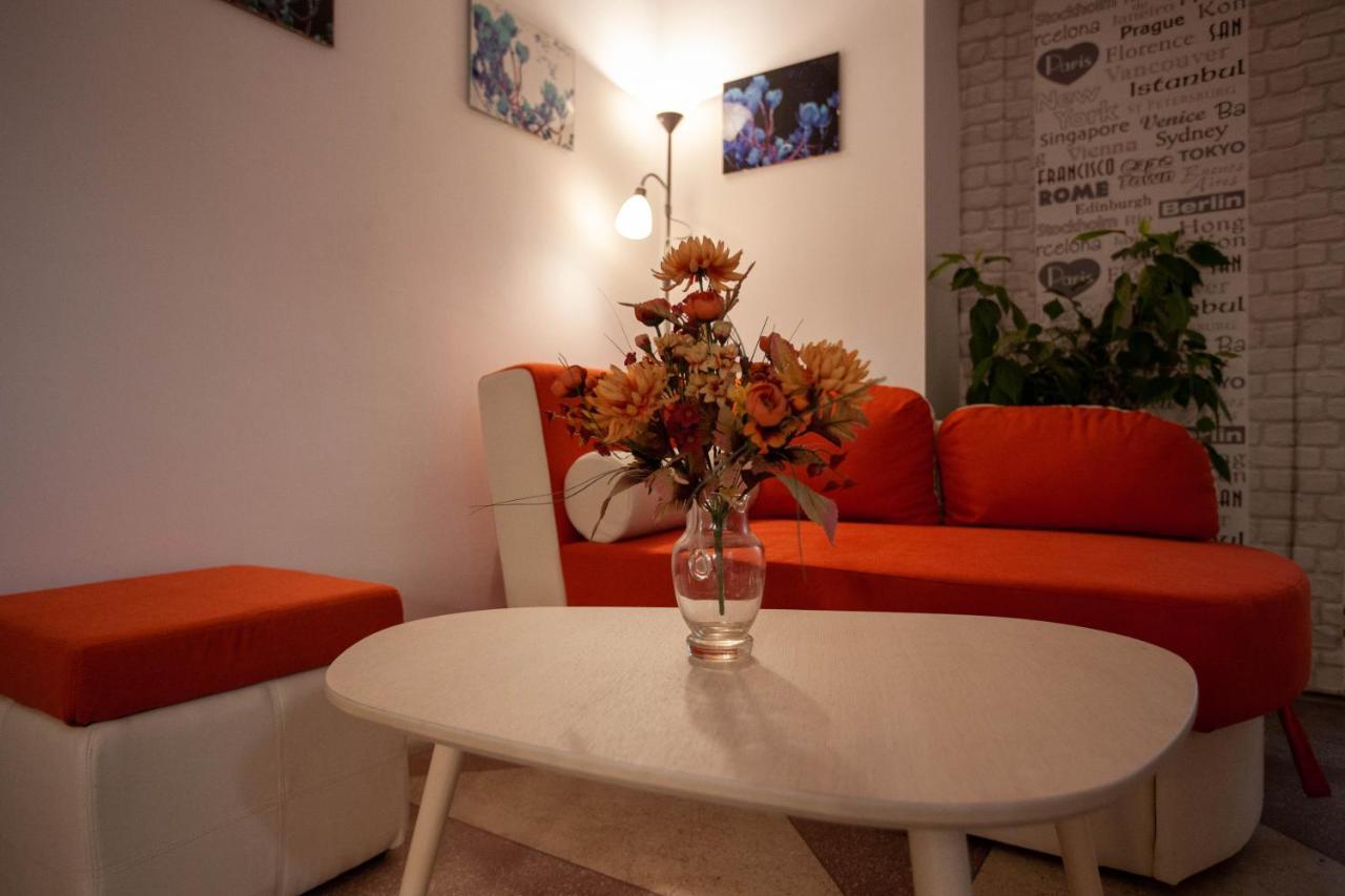 Eminem Central Guesthouse Oradea Extérieur photo