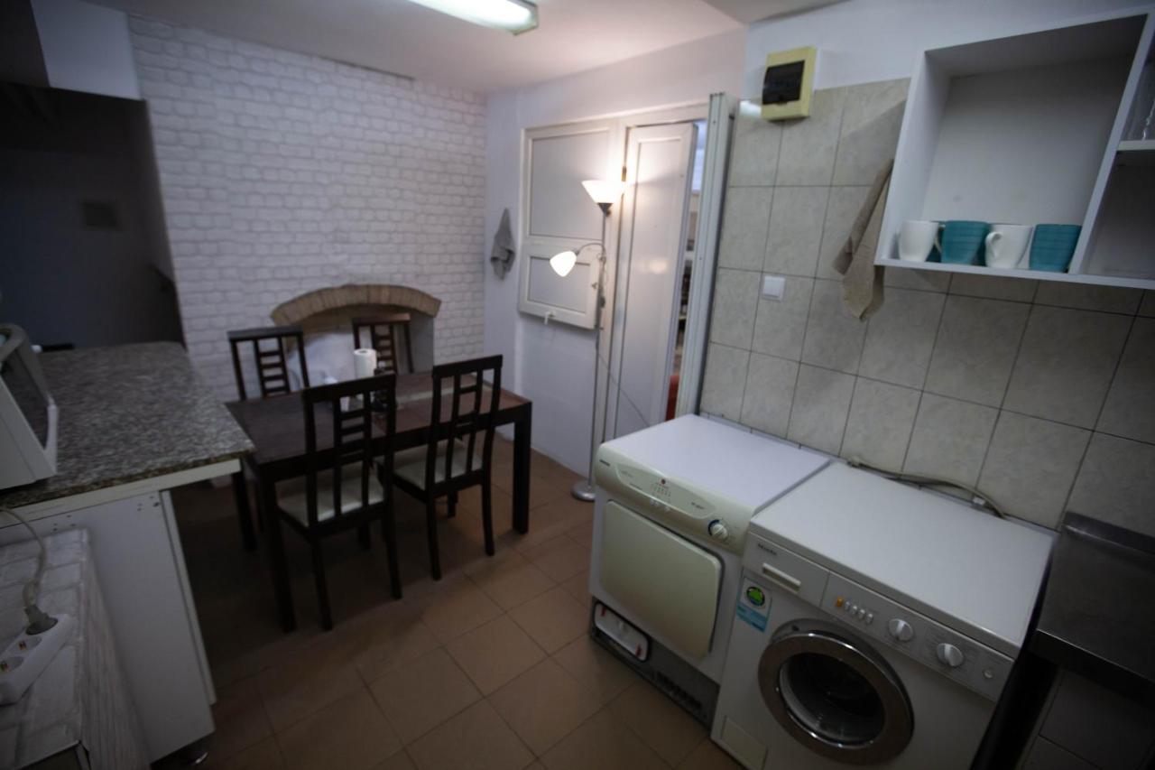 Eminem Central Guesthouse Oradea Extérieur photo