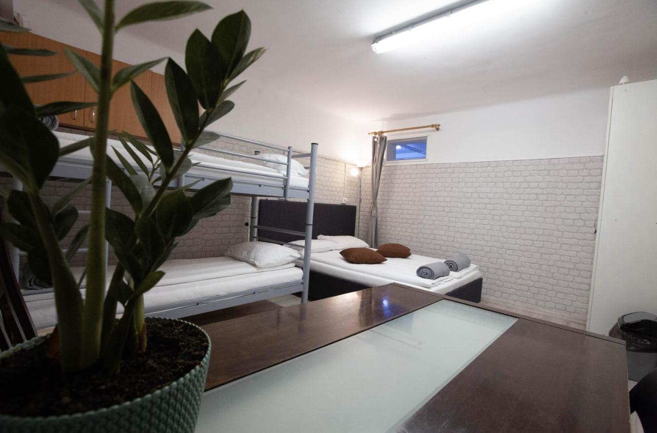 Eminem Central Guesthouse Oradea Extérieur photo