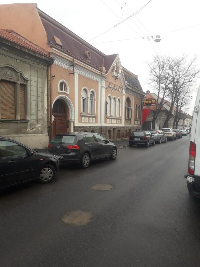 Eminem Central Guesthouse Oradea Extérieur photo